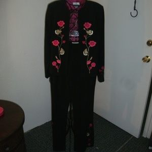 Black Suit w Side Split Pants Floral Embroidery